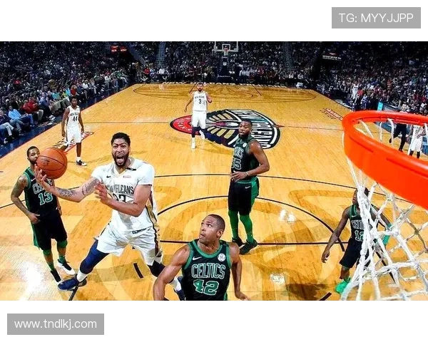 魔术队激战热火队 谁能在东部争锋夺得季后赛席位